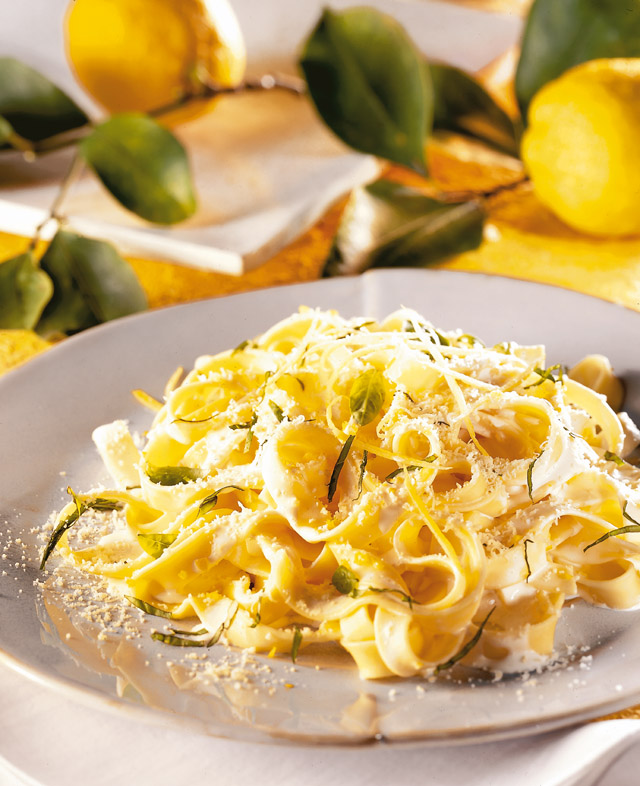 Tagliatelle al limone e basilico