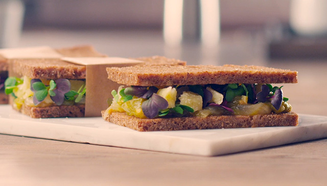 Mini Sandwich allo Sbrinz DOP con Composta di Pomodori