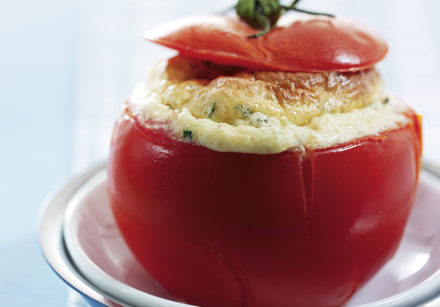 Pomodori farciti di soufflé alle erbe