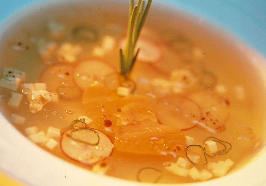 Tilsiter in gelatina con vinaigrette alle noci