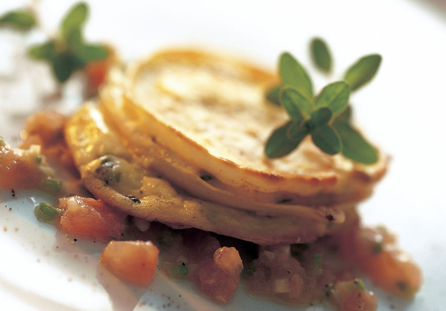 Crespelle allo Sbrinz con salsa al pomodoro