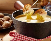 10 Cose che (forse) Non Sai sulla Fondue: Un Tuffo nell'Insolita Tradizione